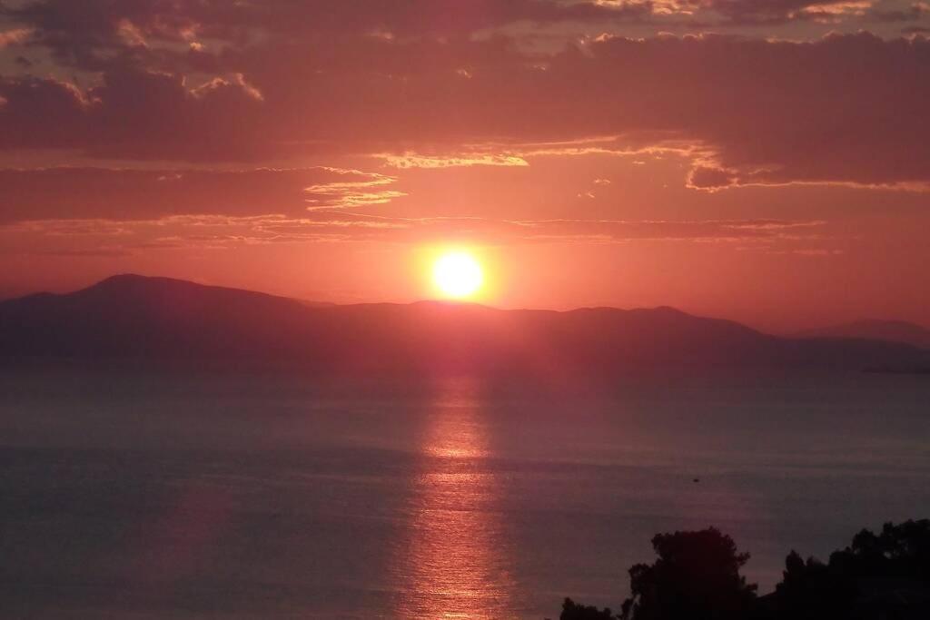 ¨Με Θέα Το Ηλιοβασίλεμα¨ Villa Afissos Bagian luar foto